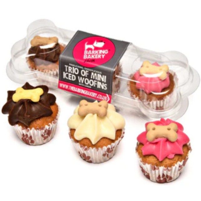Barking Bakery 3 mini Woofins από παντεσπάνι βανίλιας διακοσ΅η΅ένα με γλάσο γιαουρτιού